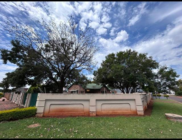 3 BEDROOM HOUSE FOR SALE IN THE ORCHARDS